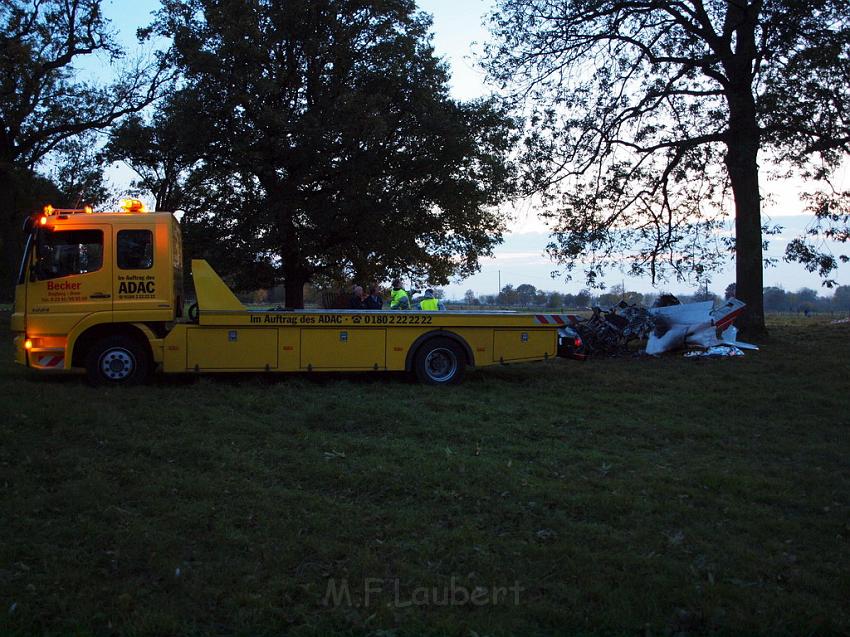 Kleinflugzeug abgestuerzt Sankt Augustin Meindorf P327.JPG